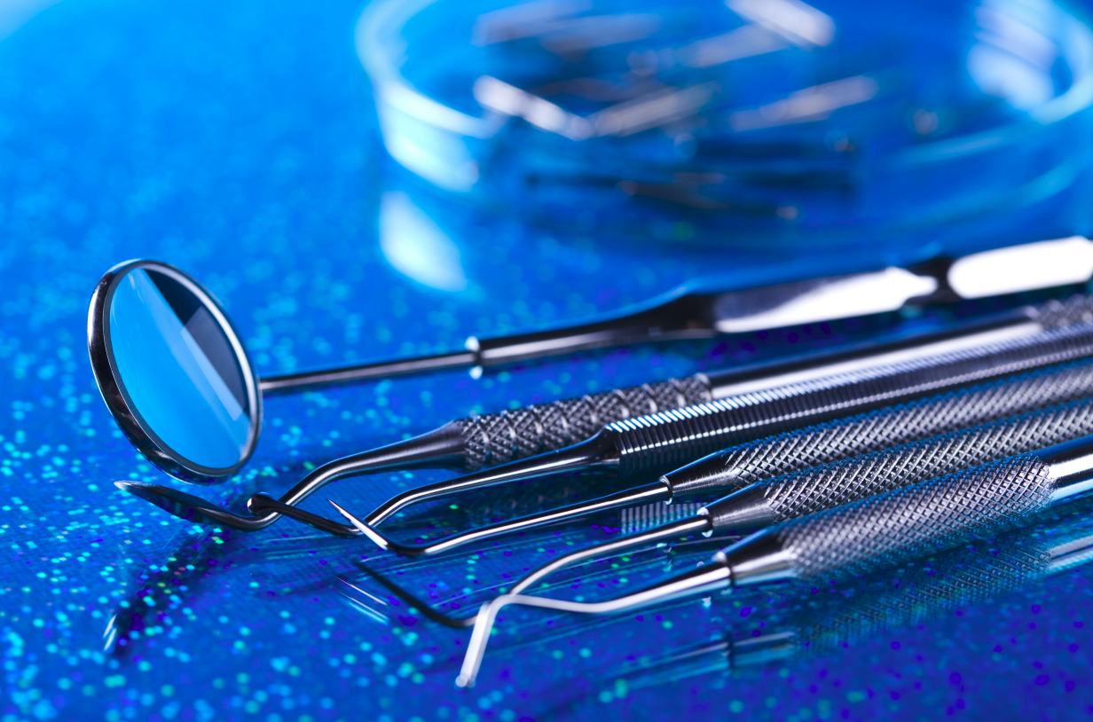 Diş Tedavilerinde Kullanılan Aletler Nasıl Sterilize Edilir?